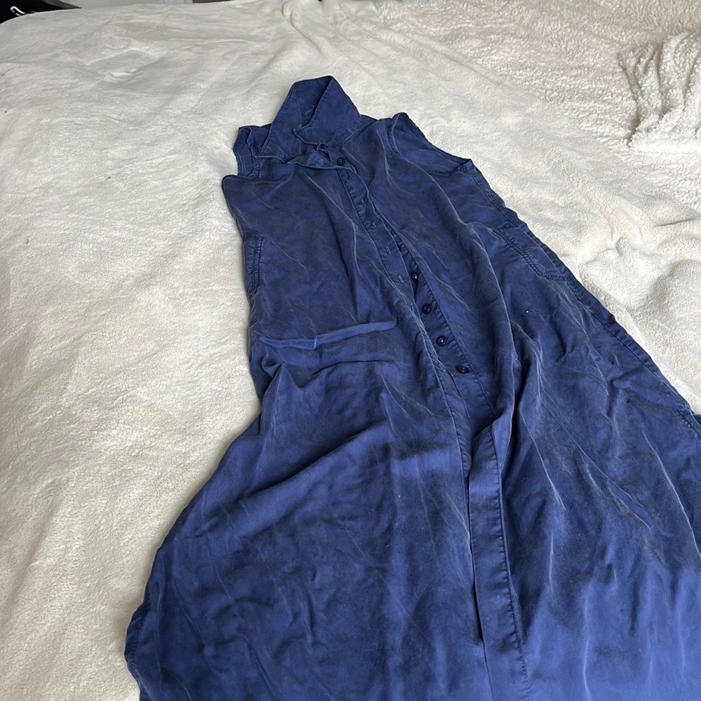 Long button-down dress navy blue washed.